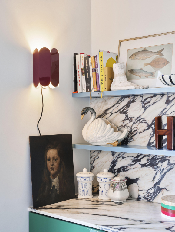 Hay Arcs wandlamp met stekker Cobalt Blue