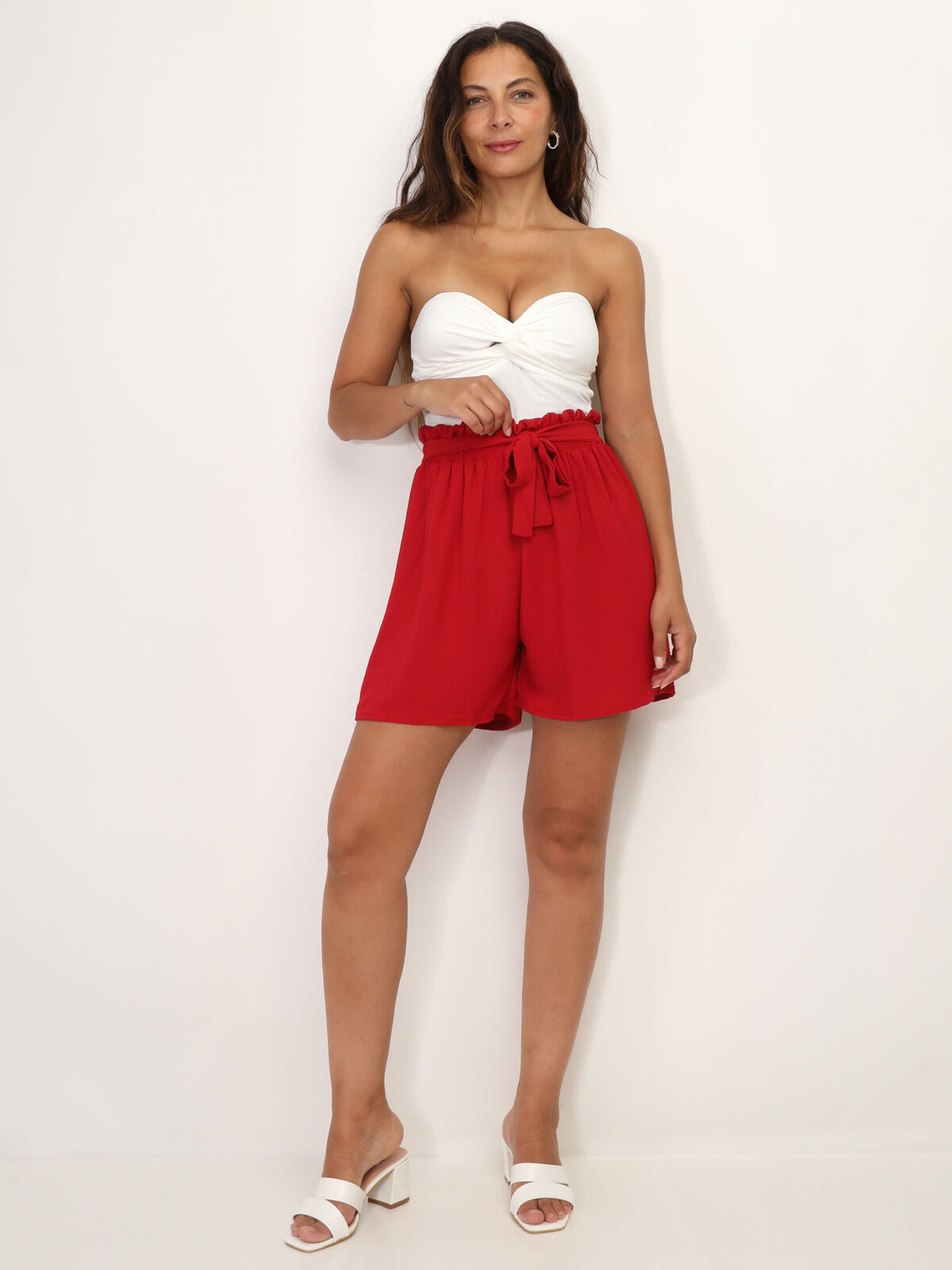 Short fluide avec ceinture à nouer- Rouge
