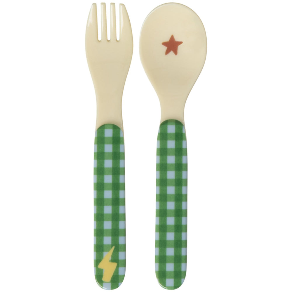 Køb Rice Kids Melamin Ske Og Gaffel Med Hero Print - Green