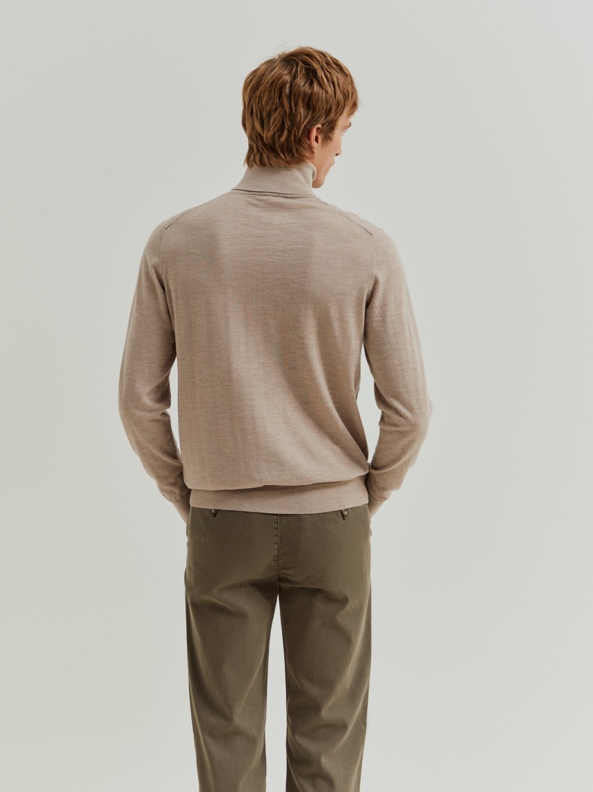 Camisola de gola alta de lã merino