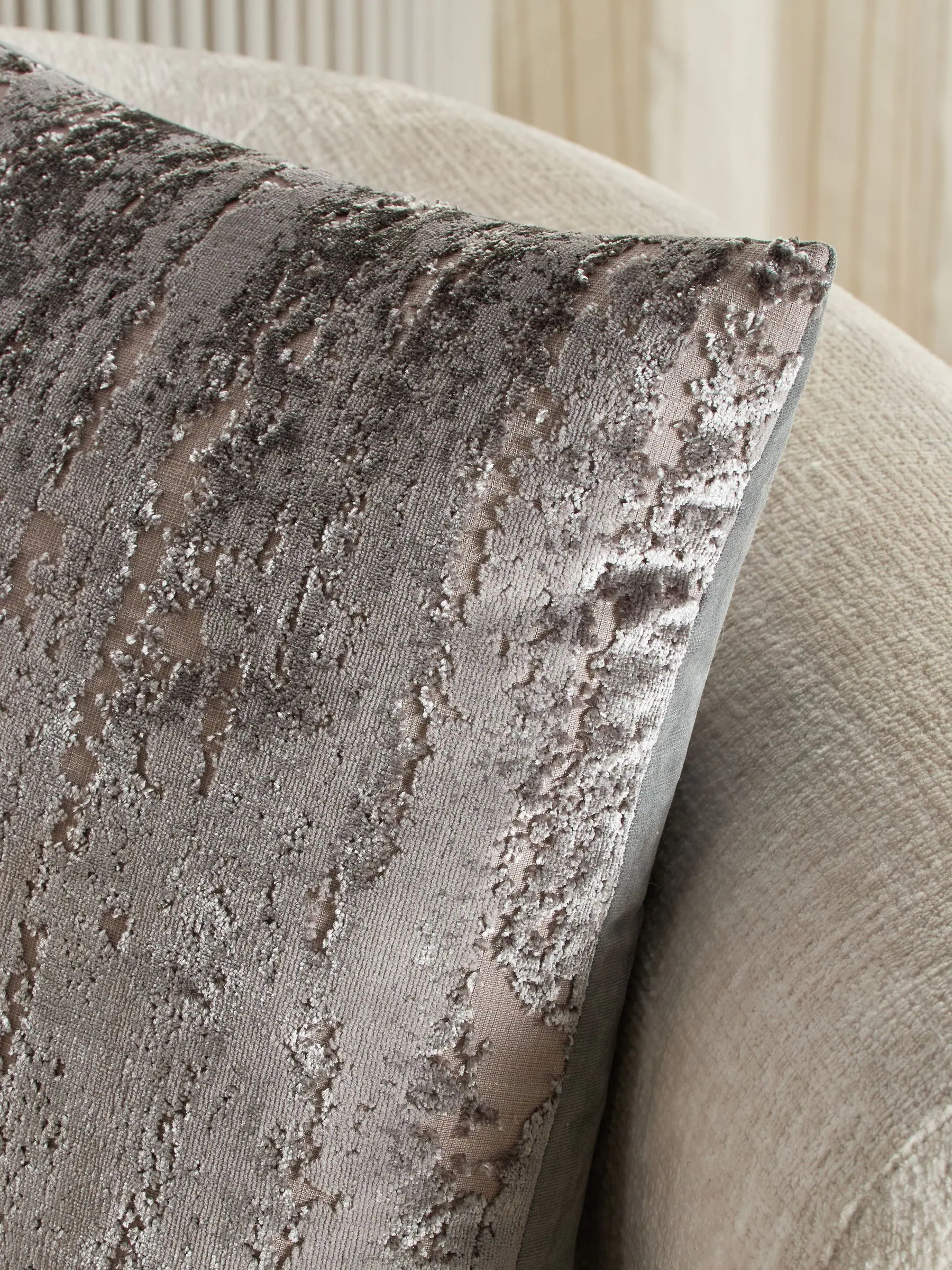 Collection Luxe Fem Chic Velvet Abstract Cushion
