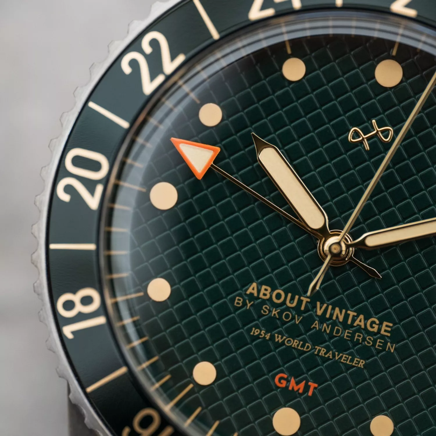 About Vintage 1954 GMT 189174