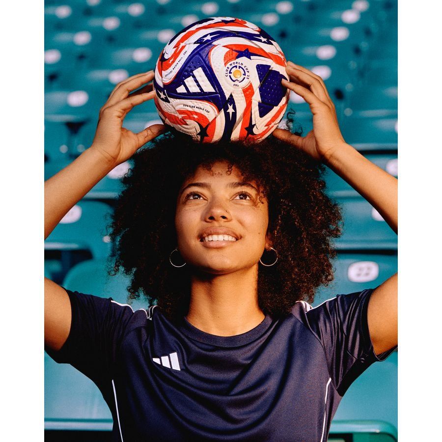 adidas Ballon Pro Club World Cup 2025 Ballon de Match - Blanc/Bleu/Bleu Marine/Lucid Red