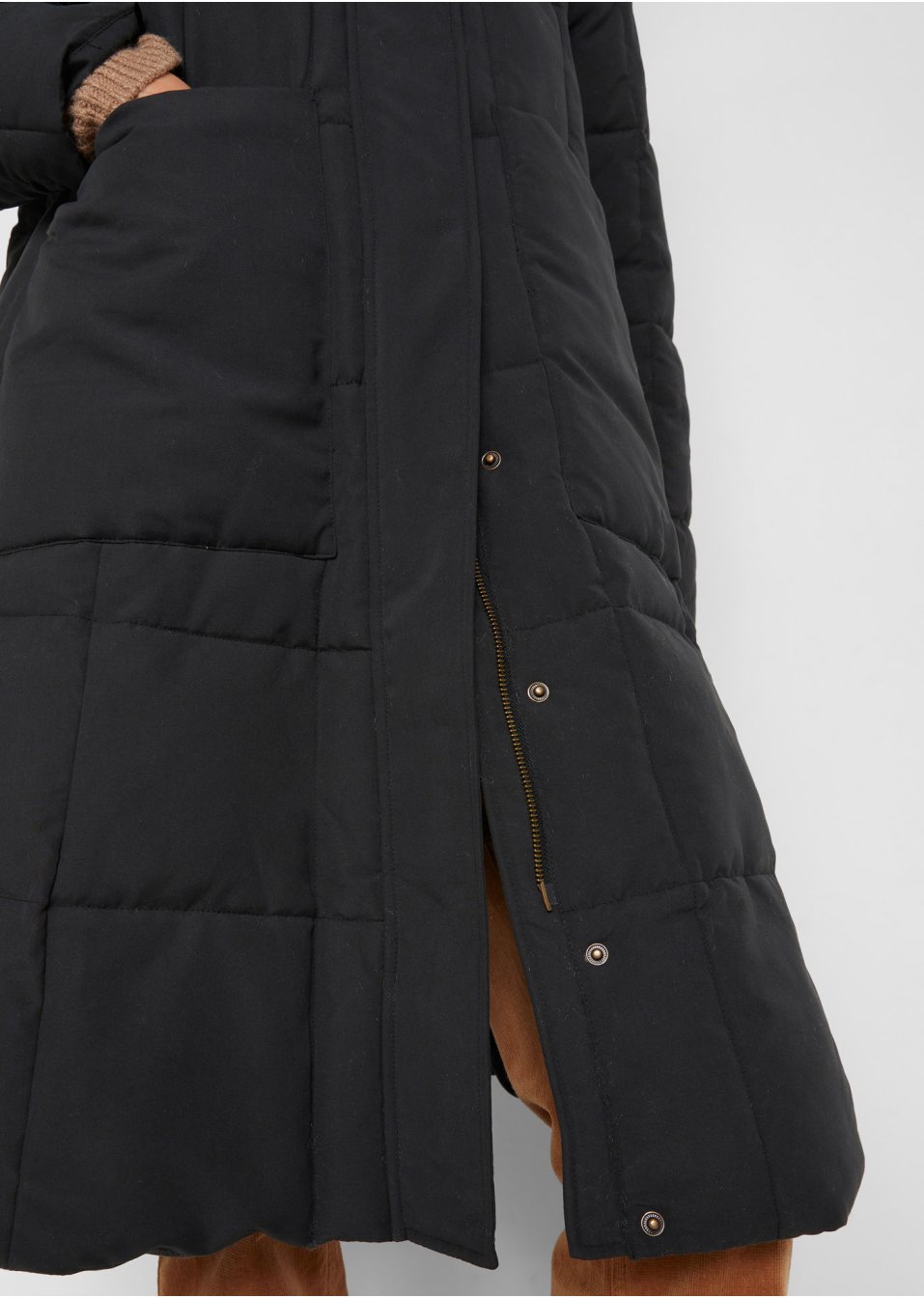 Manteau matelassé ample coupe trapèze avec capuche et poches plaquées