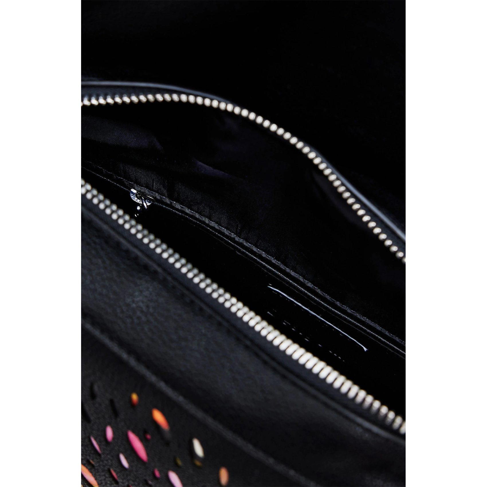Mini sac à dos perforé effet cuir | Noir