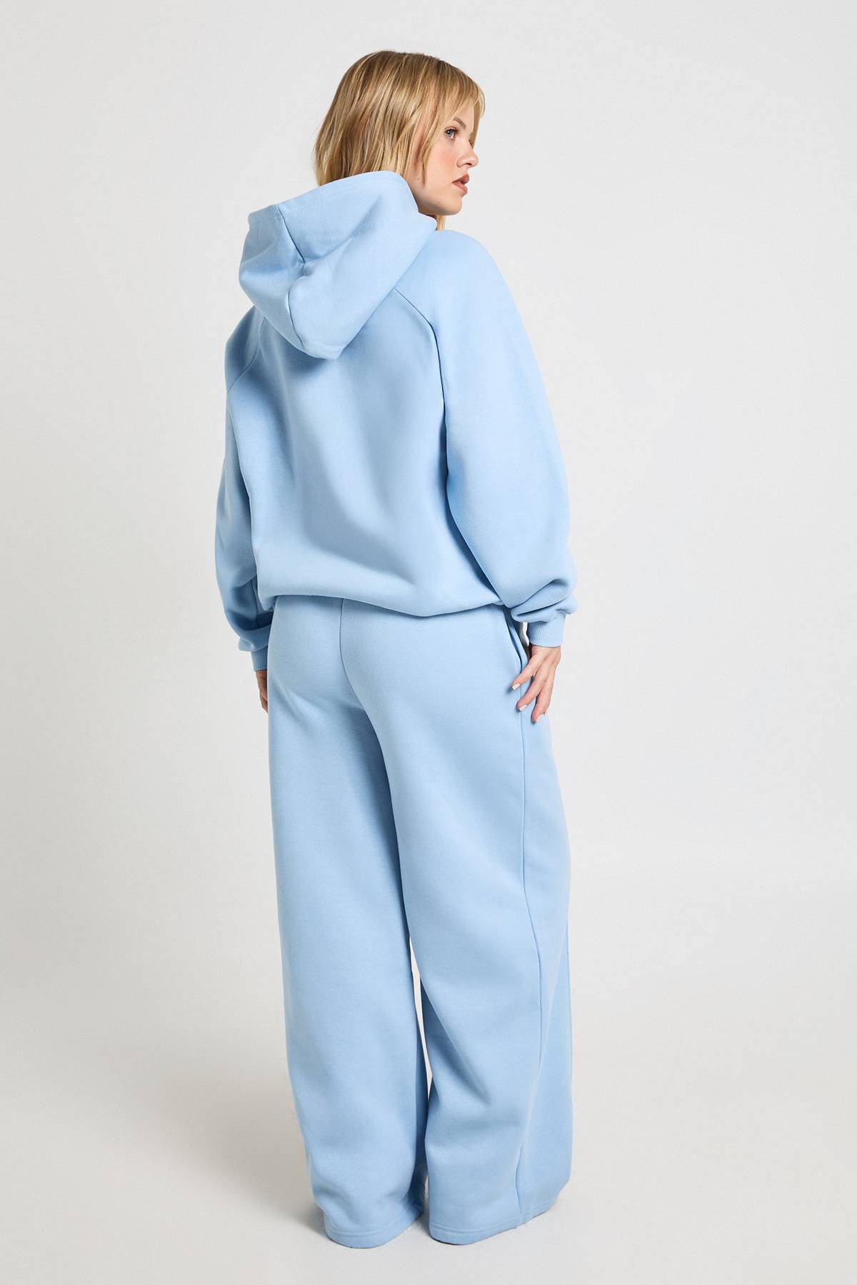 boohoo Jogging Petite Taille Jambe Droite Avec Détails De Plis Piqués