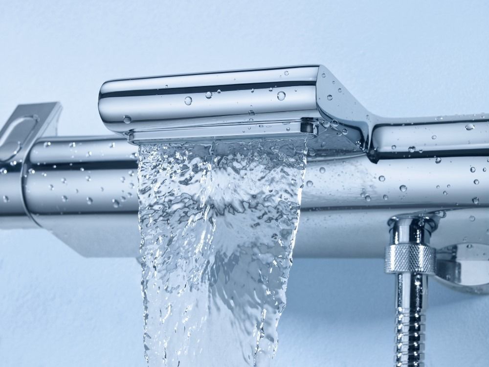 Grohe Grohtherm-2000 badkraan thermostatisch m. koppelingen m. tray HOH=15cm chroom