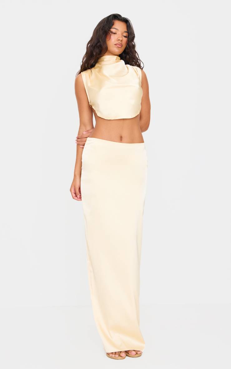 Pale Yellow Crop Top Col Montant En Satin Avec Dos Noué