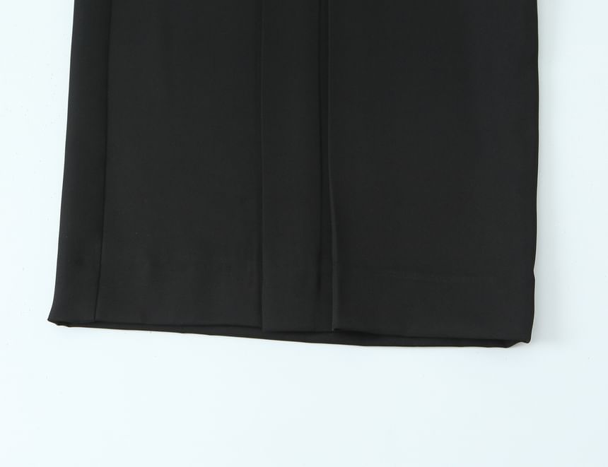 Avauntgardo - Set: Hoge taille effen geplooide capribroek met wijde pijpen + tailleketting