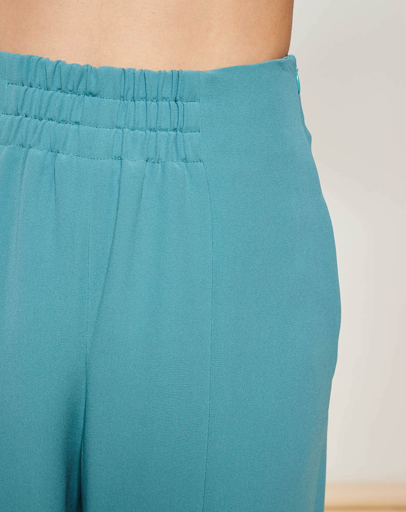 Giorgio Armani Pantalon fluide 100% Soie uni vert bleu