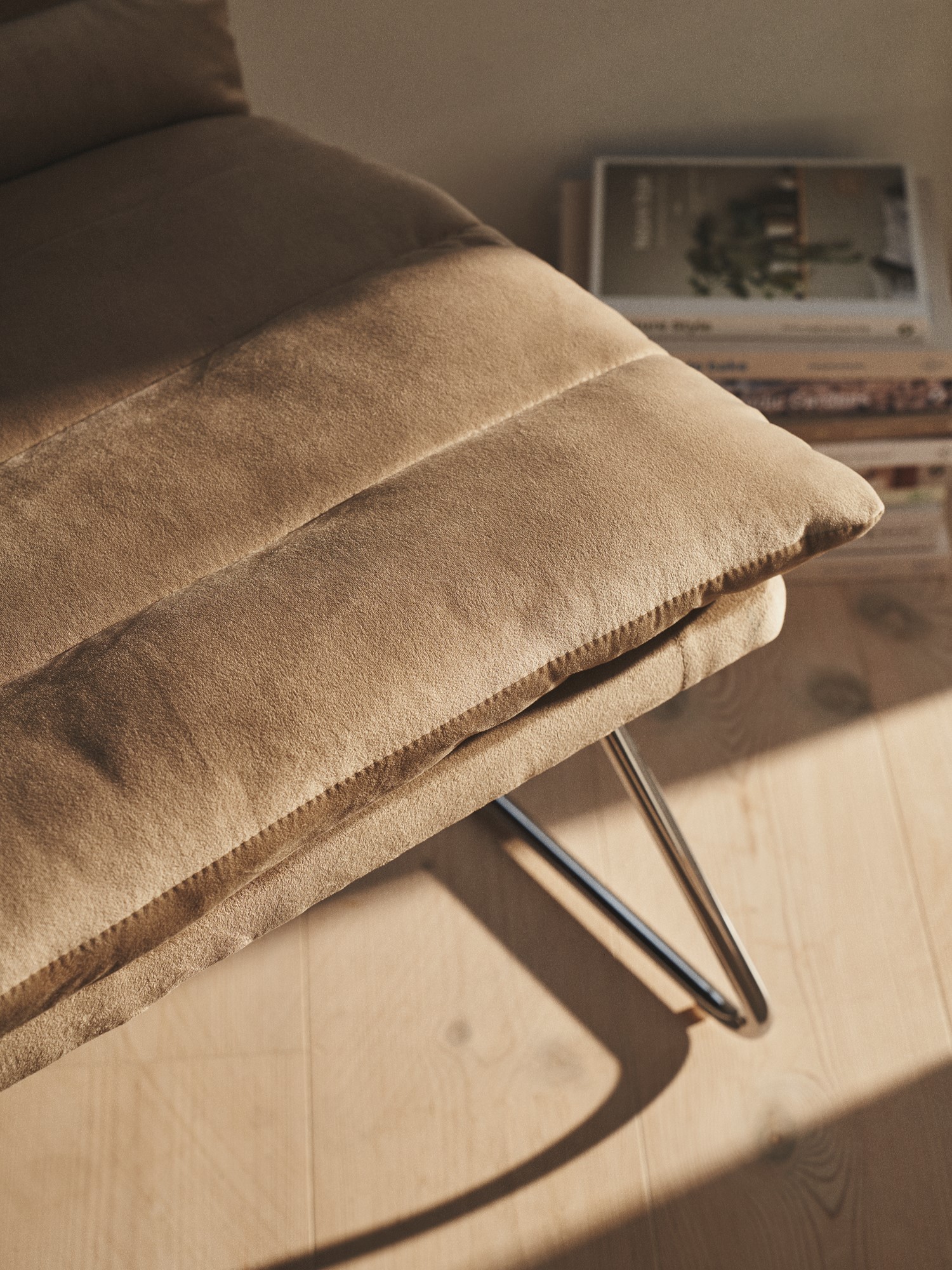 Loungestol | 55 x 61,4 x 53,9 cm. Aftagelige puder. | Sand