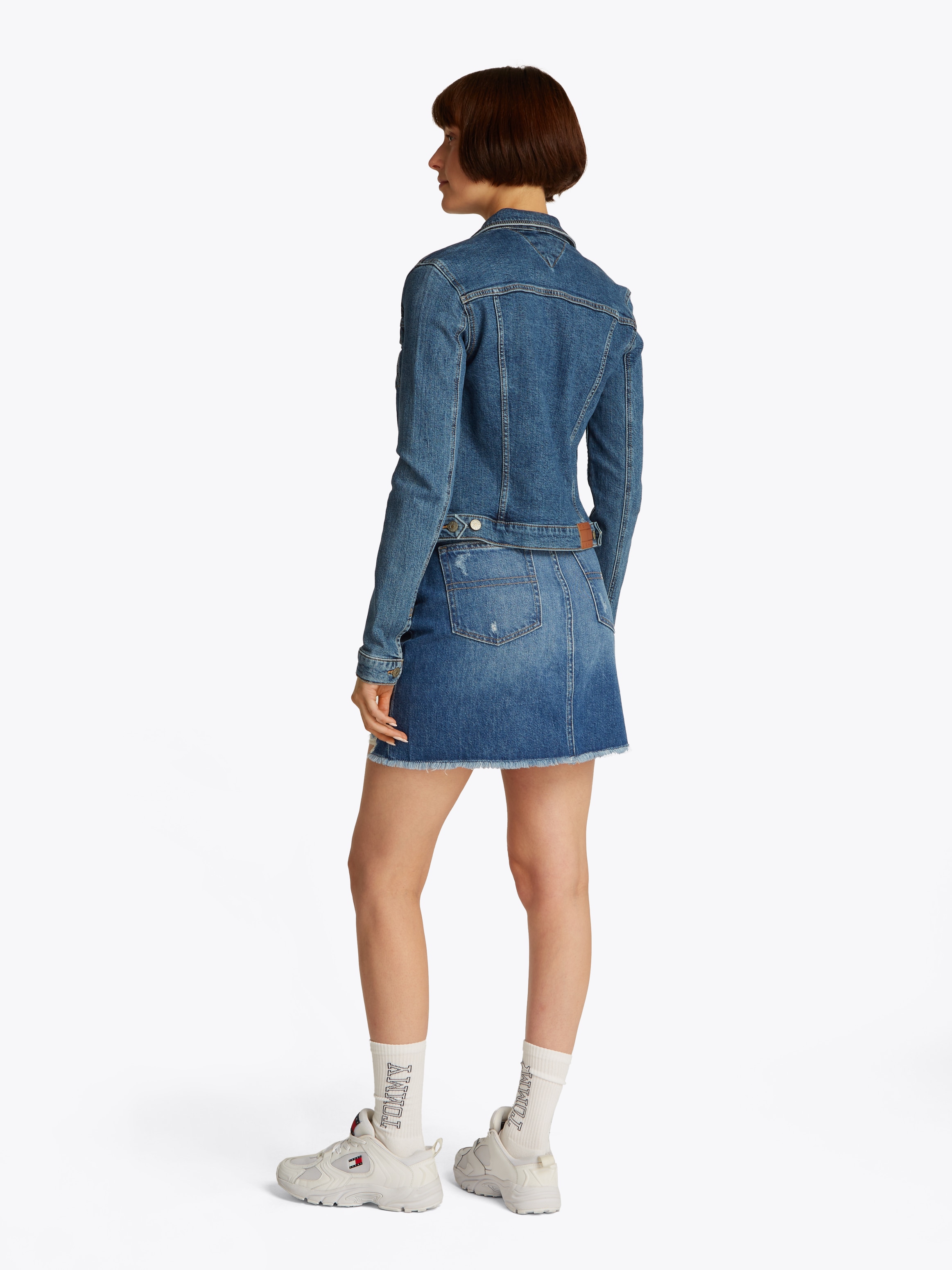 Tommy Jeans Jeansjacke »VIVIANNE SKN JACKET EXT BI8130« mit Logo-Badge