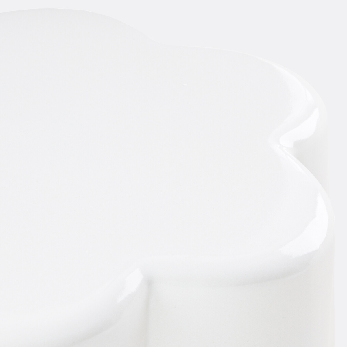 LA REDOUTE INTERIEURS<br>Mesa lateral em formato de flor, em cerâmica Jelly