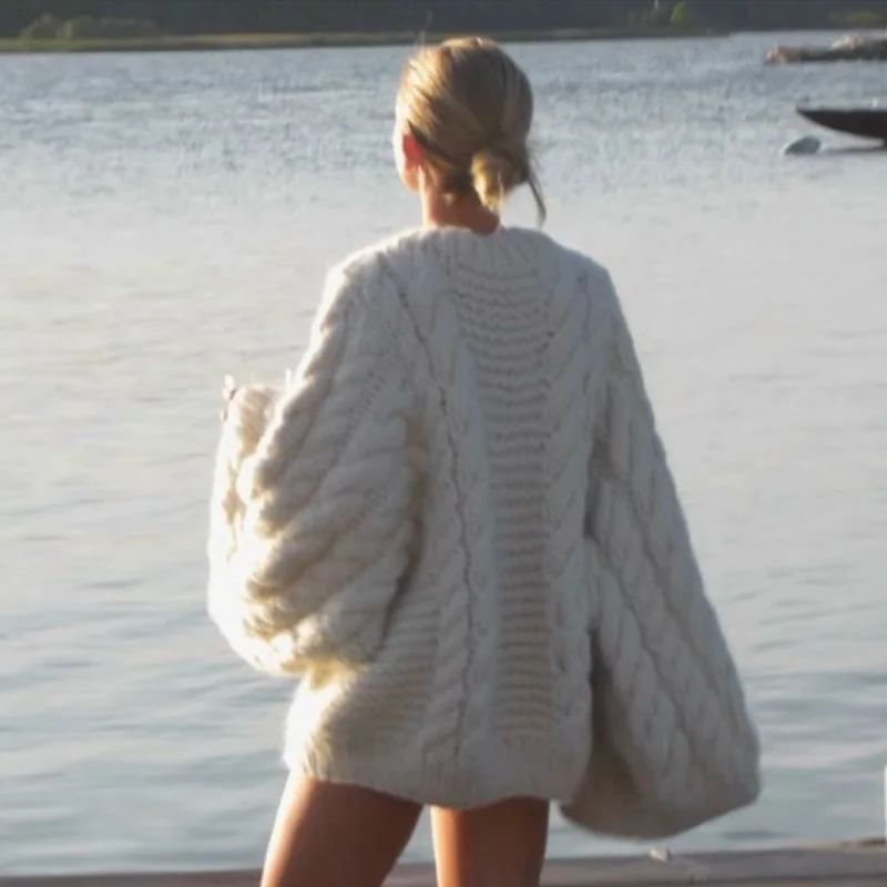 Jerolenea - Ronde hals, effen kabelgebreide oversized trui