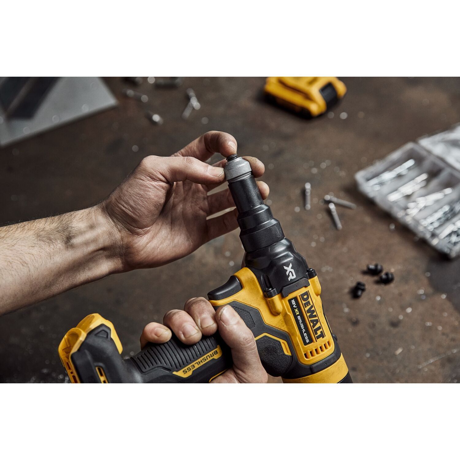 DeWALT DCF403NT Accu blindklinknageltang 18V XR Basic Body in TSTAK