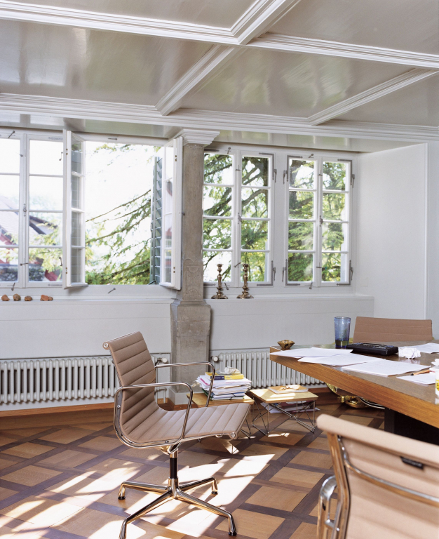 Vitra EA 108 stoel Hopsak ijsblauw/ivoor, onderstel verchroomd