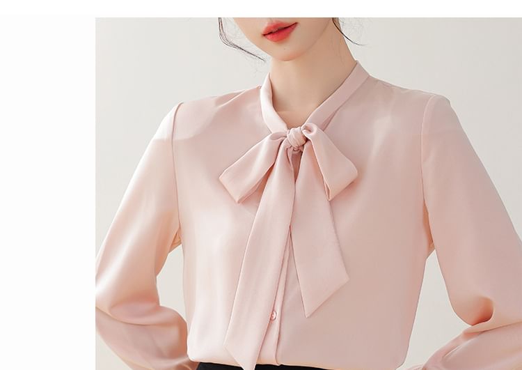 Luminato - Blouse met lange mouwen en strikhals