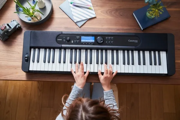 Casio CT-S400, Digital synthesizer, Kor, Flanger/Digital signalbehandling (DSP), Efterklang, 5 W, Sort, LCD, Vekselstrøm, Batteri