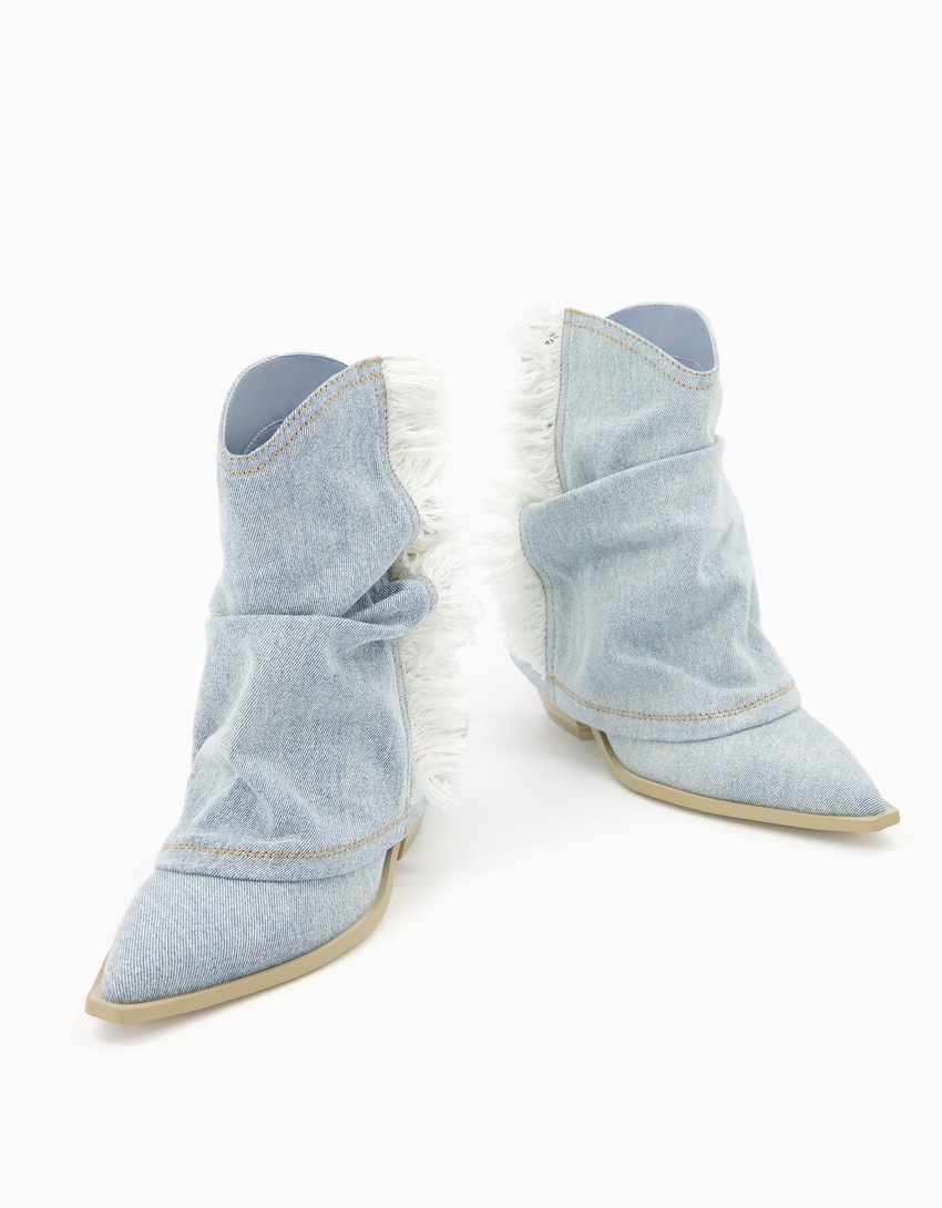 Botas de cano curto estilo cowboy com franjas
