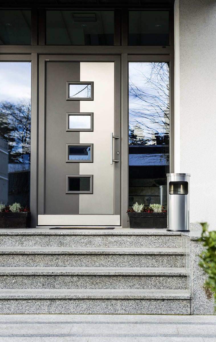 Duurzame 333223 metalen afvalbak met veilige asbak, zelfdovende staande asbak met 17L afvalbak en 2L asbak, zilver