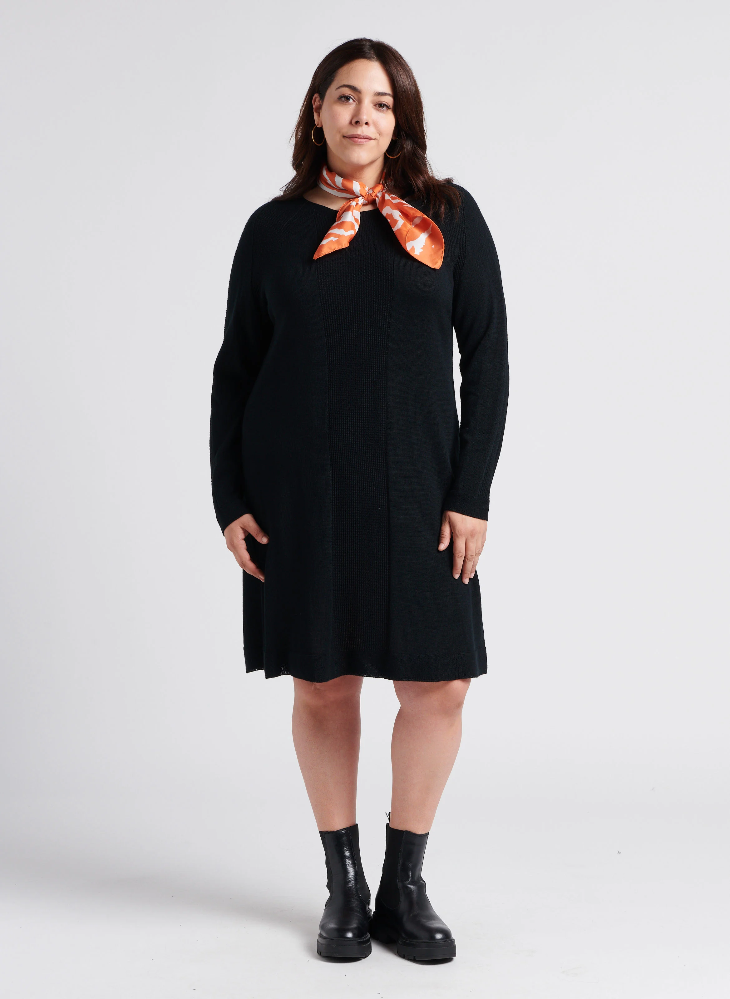 GAIA - Robe midi col rond en laine vierge mélangée | Noir