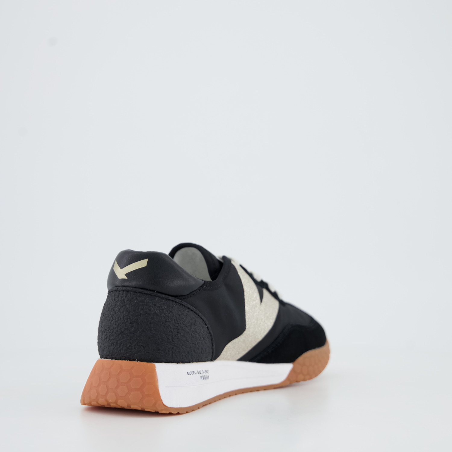 Keh-noo Sneaker