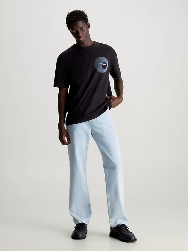 Camiseta com estampa gráfica e modelagem relaxada