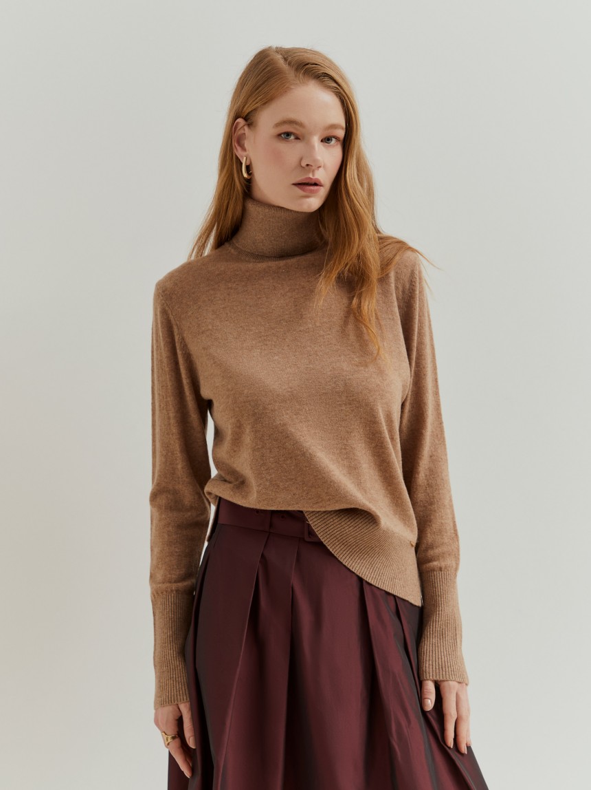 Camisola de gola alta em lã