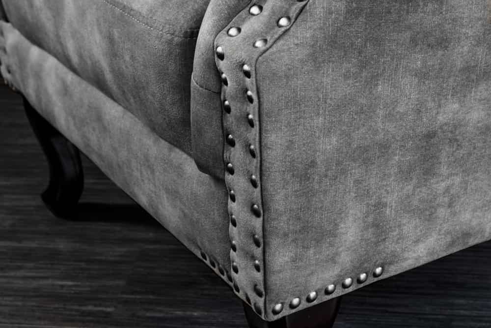 Design Ohrensessel CHESTERFIELD 105cm grau Samt silber Nieten