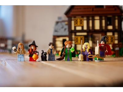 LEGO Disney Hocus Pocus: het huisje van de Sanderson-zussen (21341)