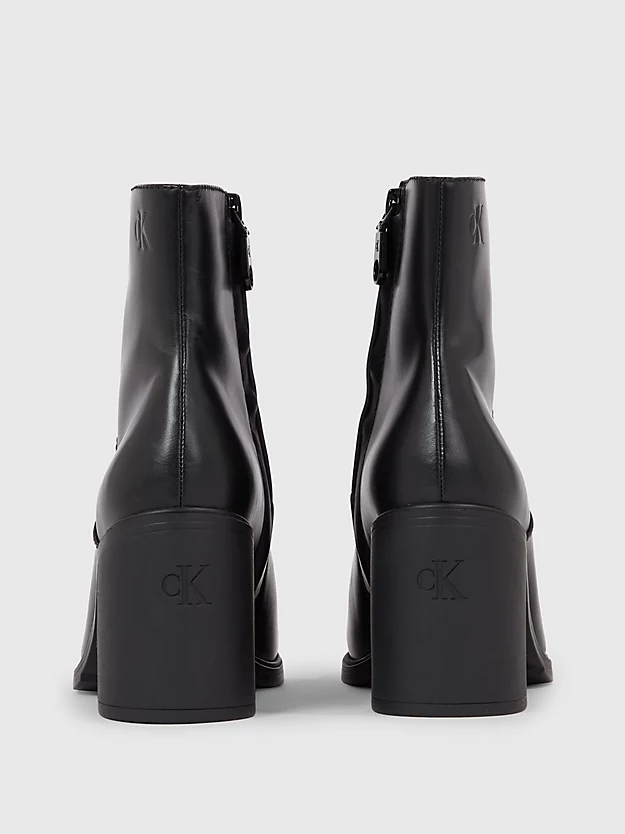 Botas de tornozelo de couro com salto