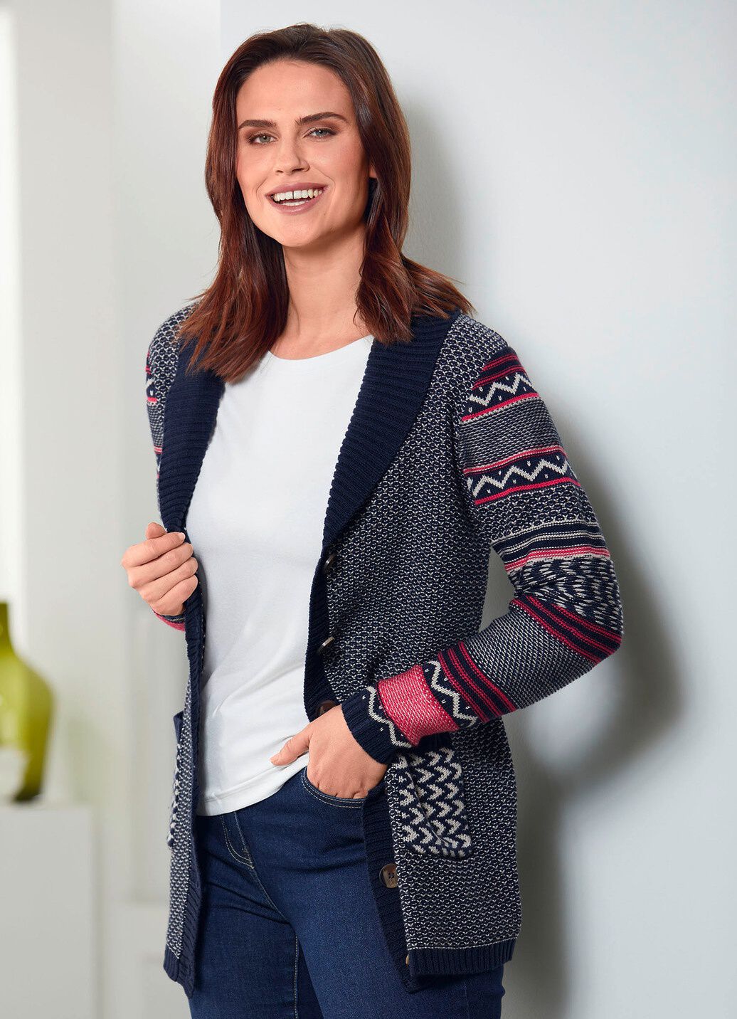Strickjacke im Mustermix