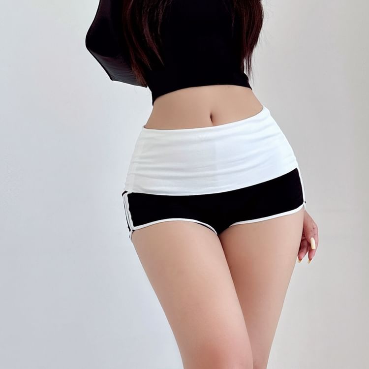 LIVIE - Lage hotpants met contrasterende boorden en panelen