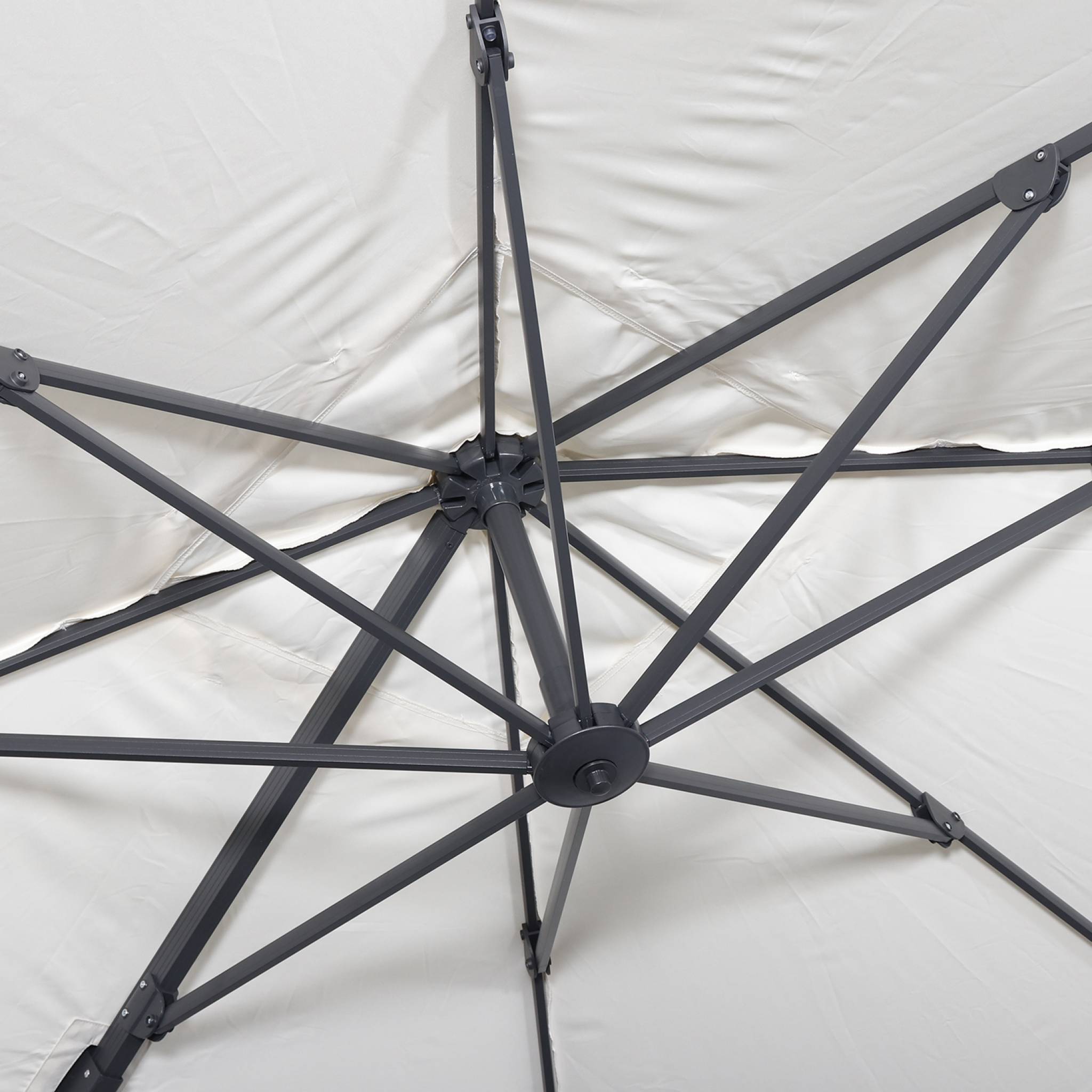 sweeek - Vierkante offset parasol 3x3m + set van 4 verzwaarde tegels