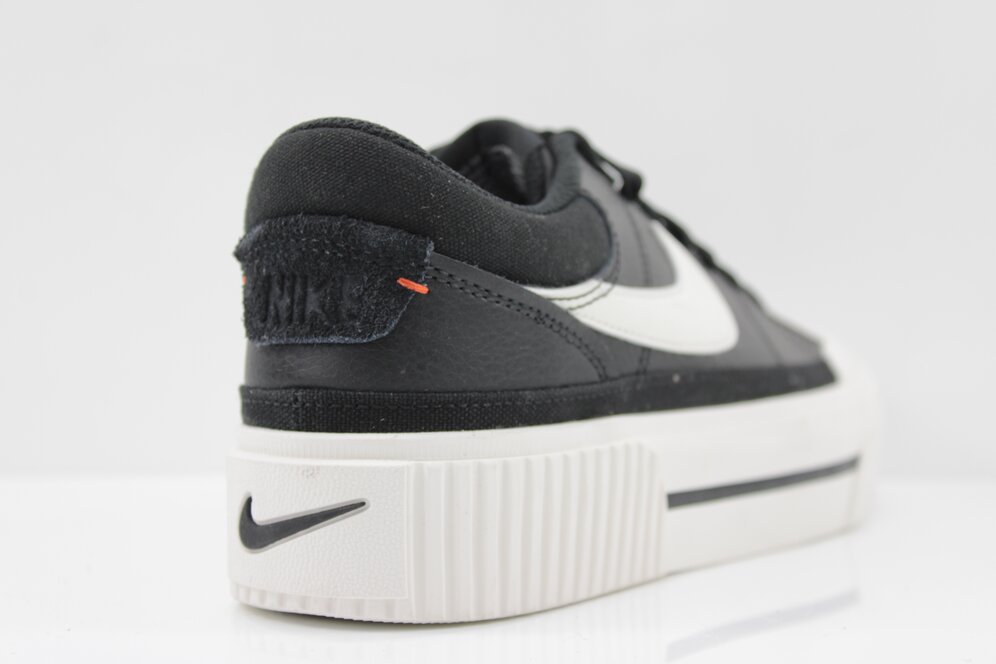 Nike Sneaker