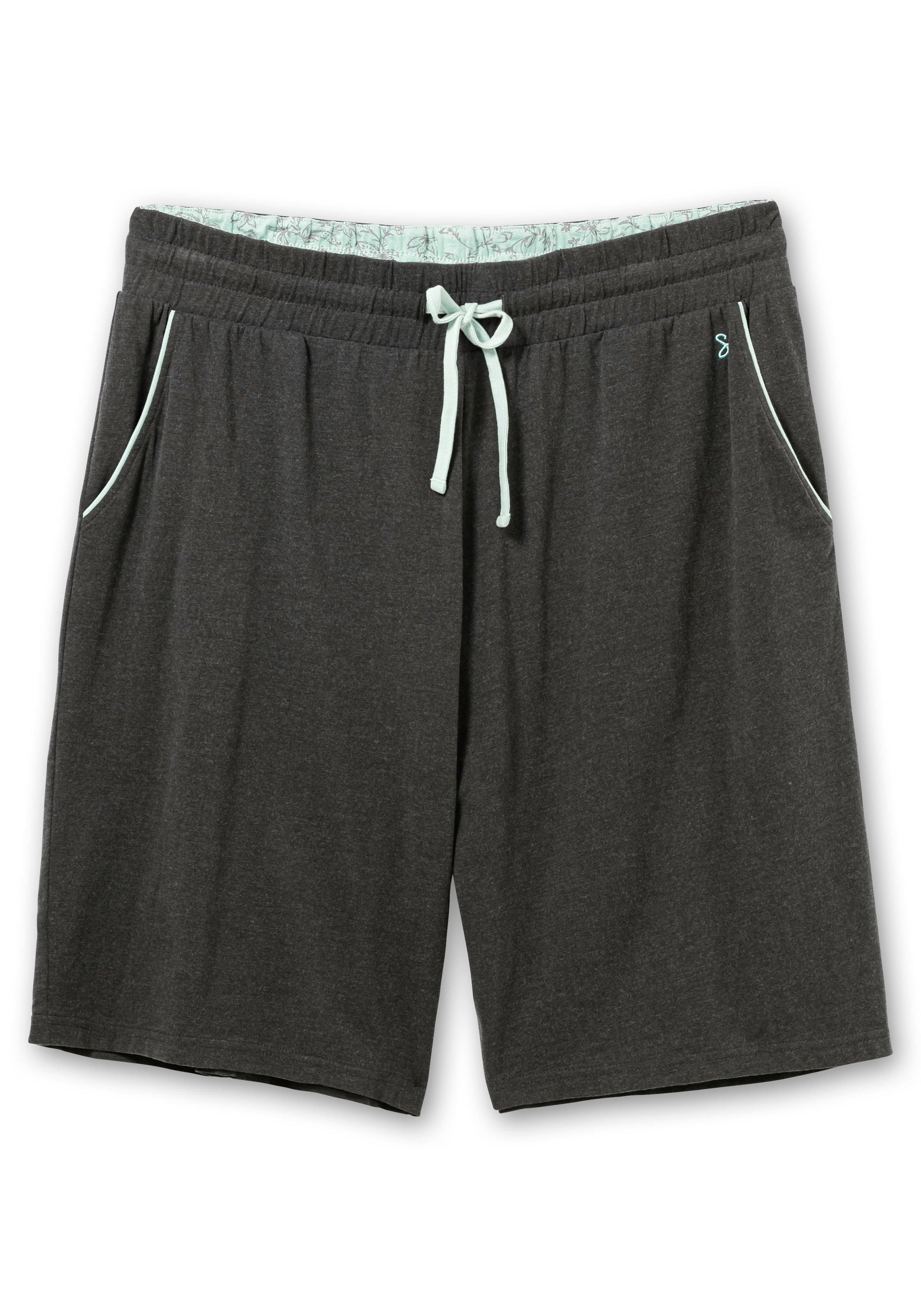 Schlafanzug mit Shirt und kurzer Hose