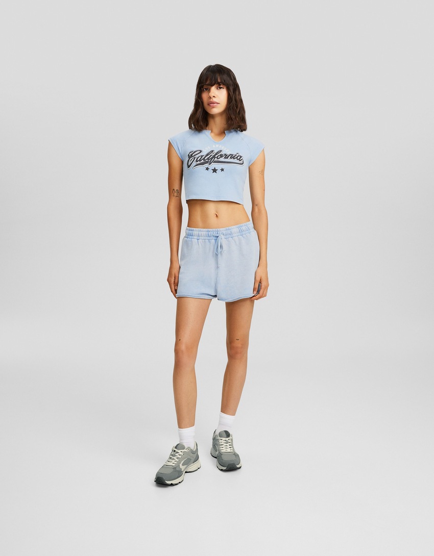 Shorts de pelúcia com efeito desbotado