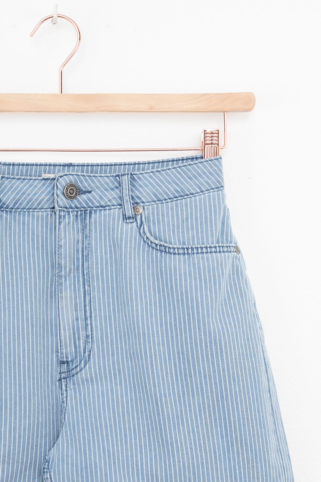 Lichtblauw gestreepte high waist denim shorts
