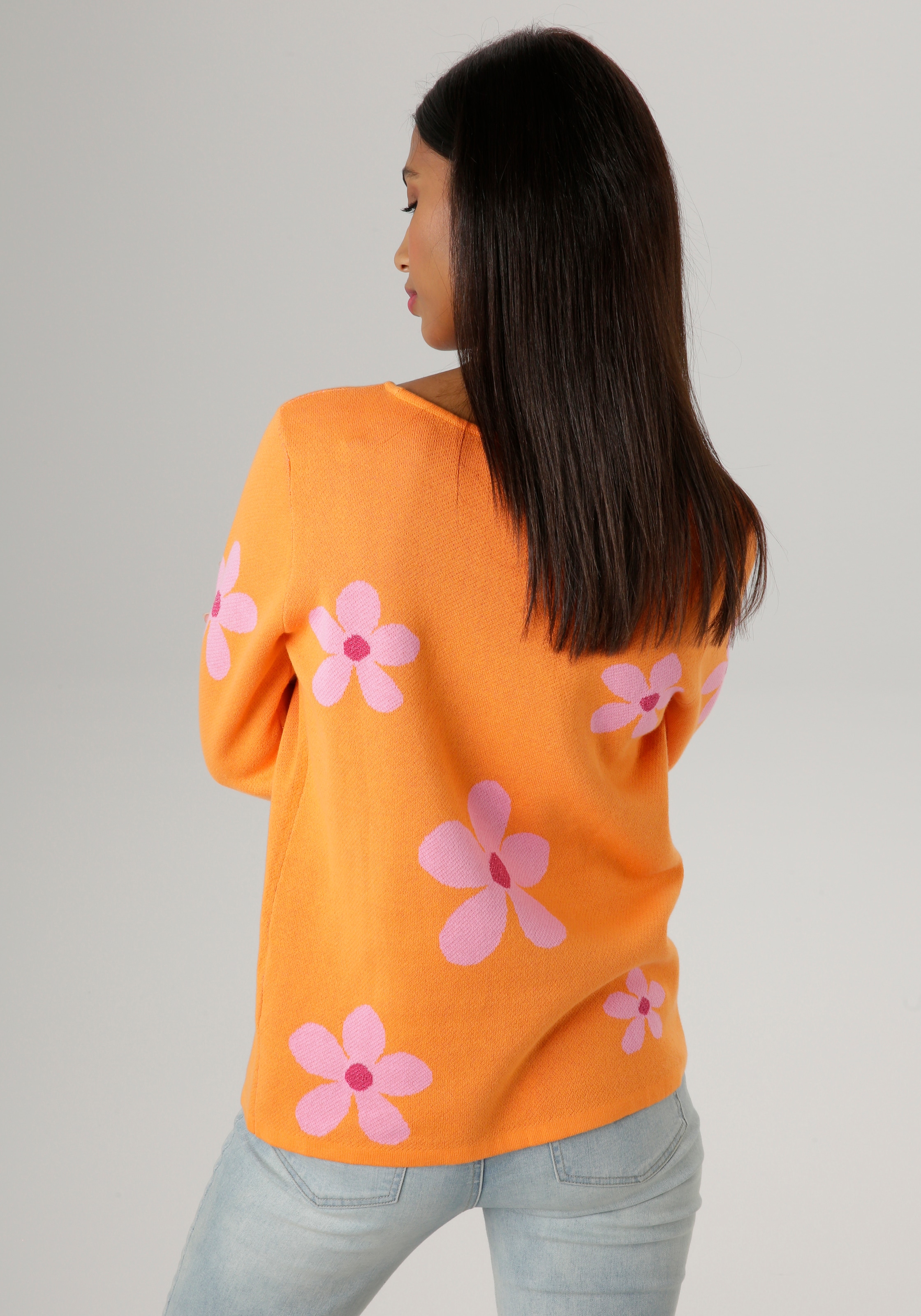 Aniston SELECTED Rundhalspullover , mit goldfarbenen Details im Blumenmuster