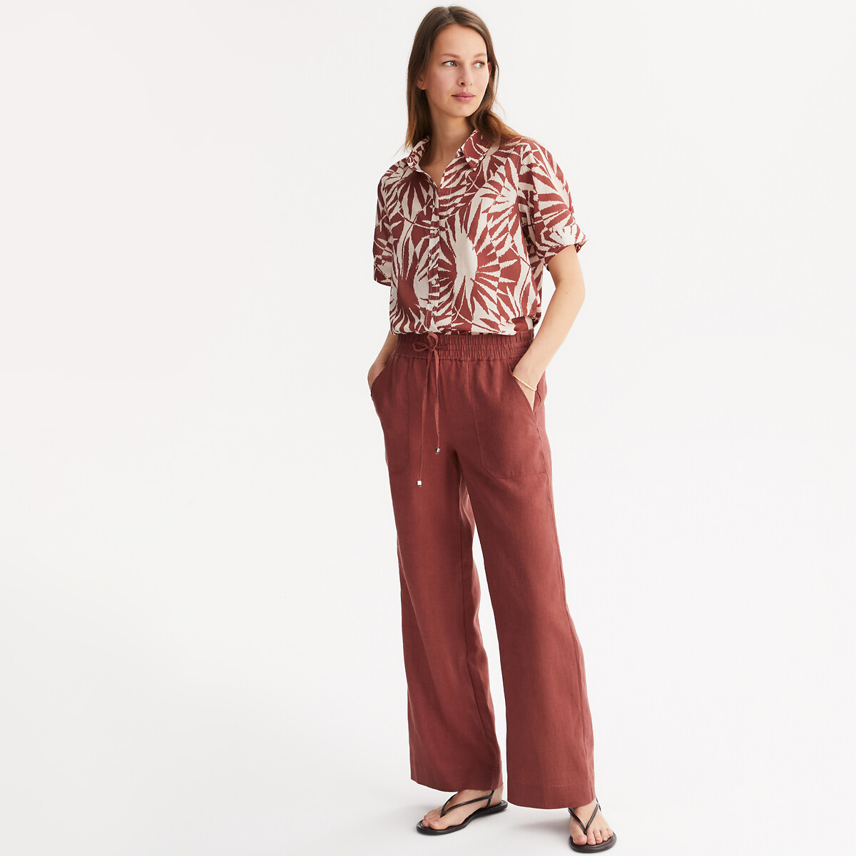 ANNE WEYBURN<br>Camisa com estampa gráfica e mangas curtas
