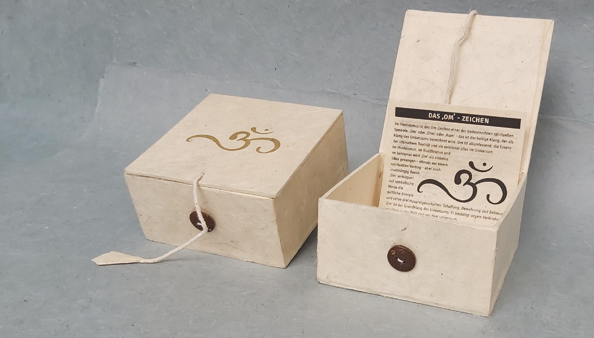 Lokta Box Om, weiß, T 11 cm, B 11 cm, H 5,5 cm von fischer's lagerhaus