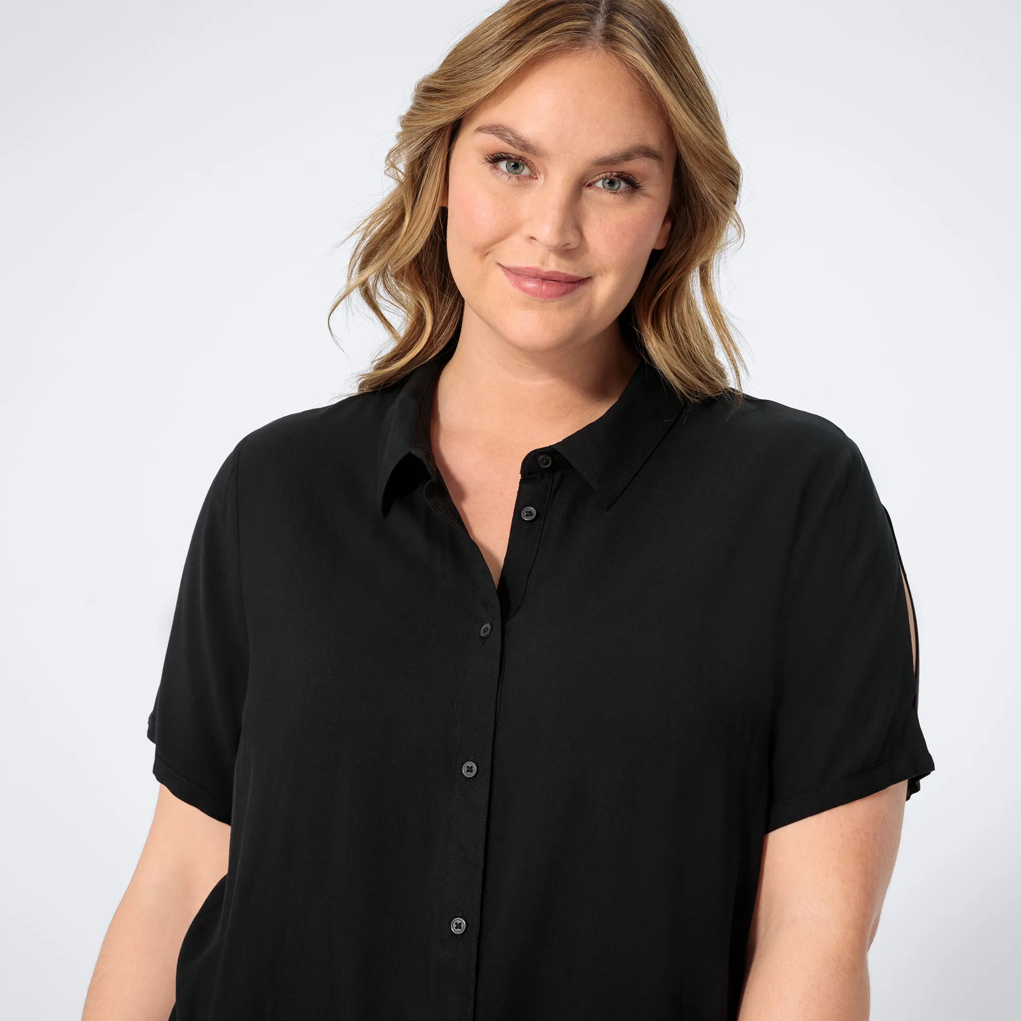 Damen-Bluse mit Cut-Out-Effekten, große Größen