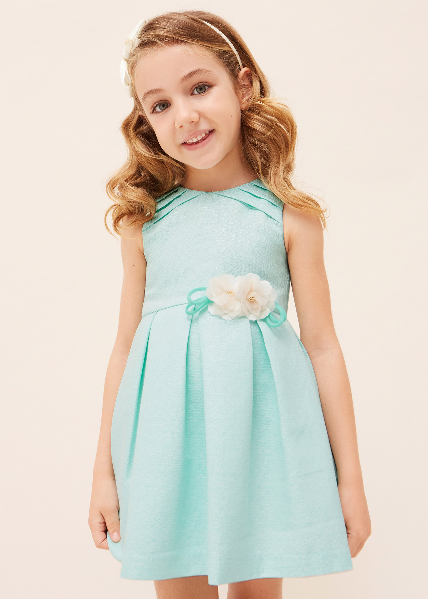 Vestido com aplique floral para menina