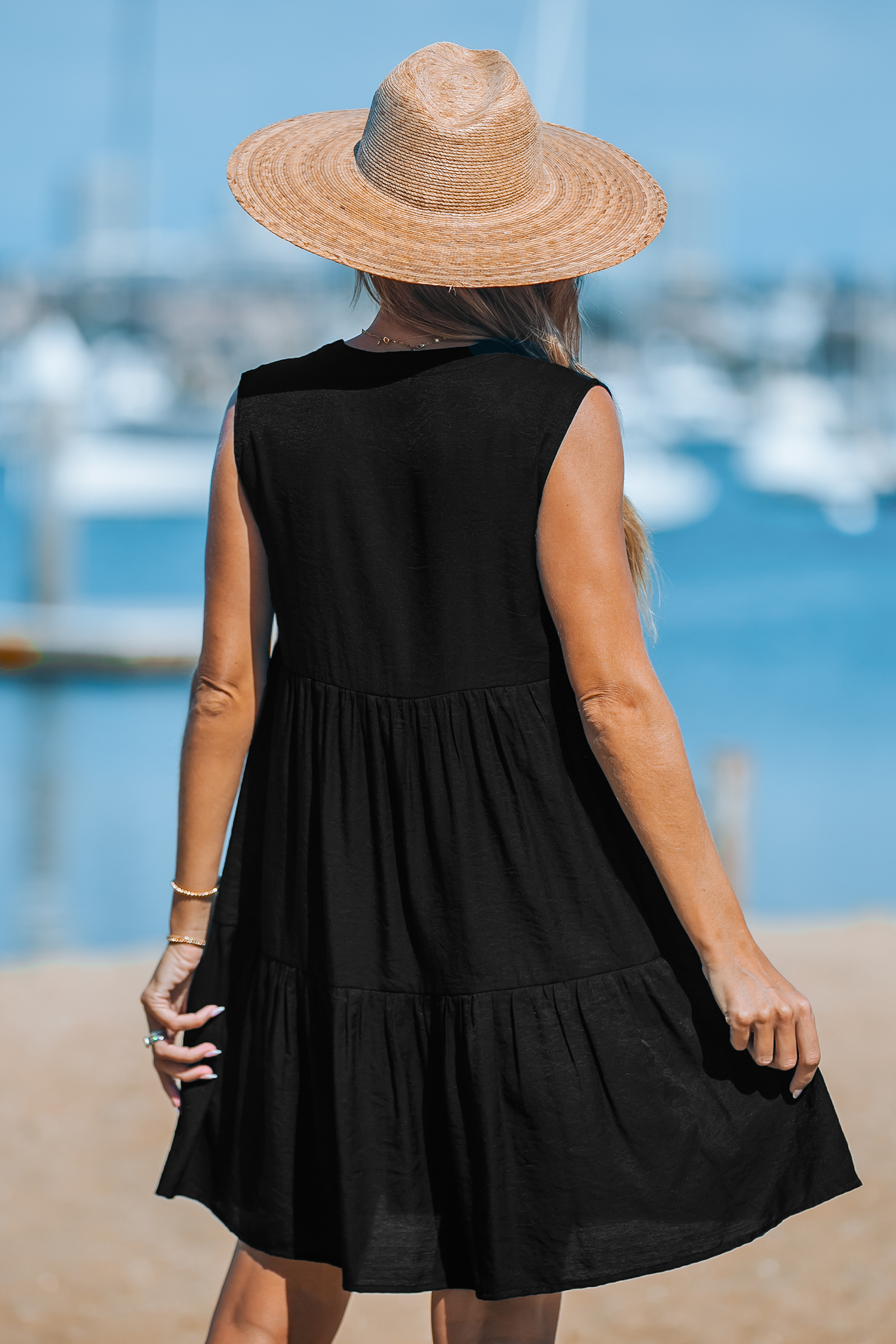 Robe mini sans manches avec ourlet à volants noire