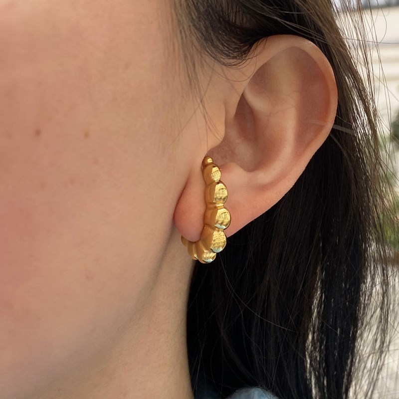 Boucles d'oreilles en acier doré effet manchette de lobe en forme de croissant bullé