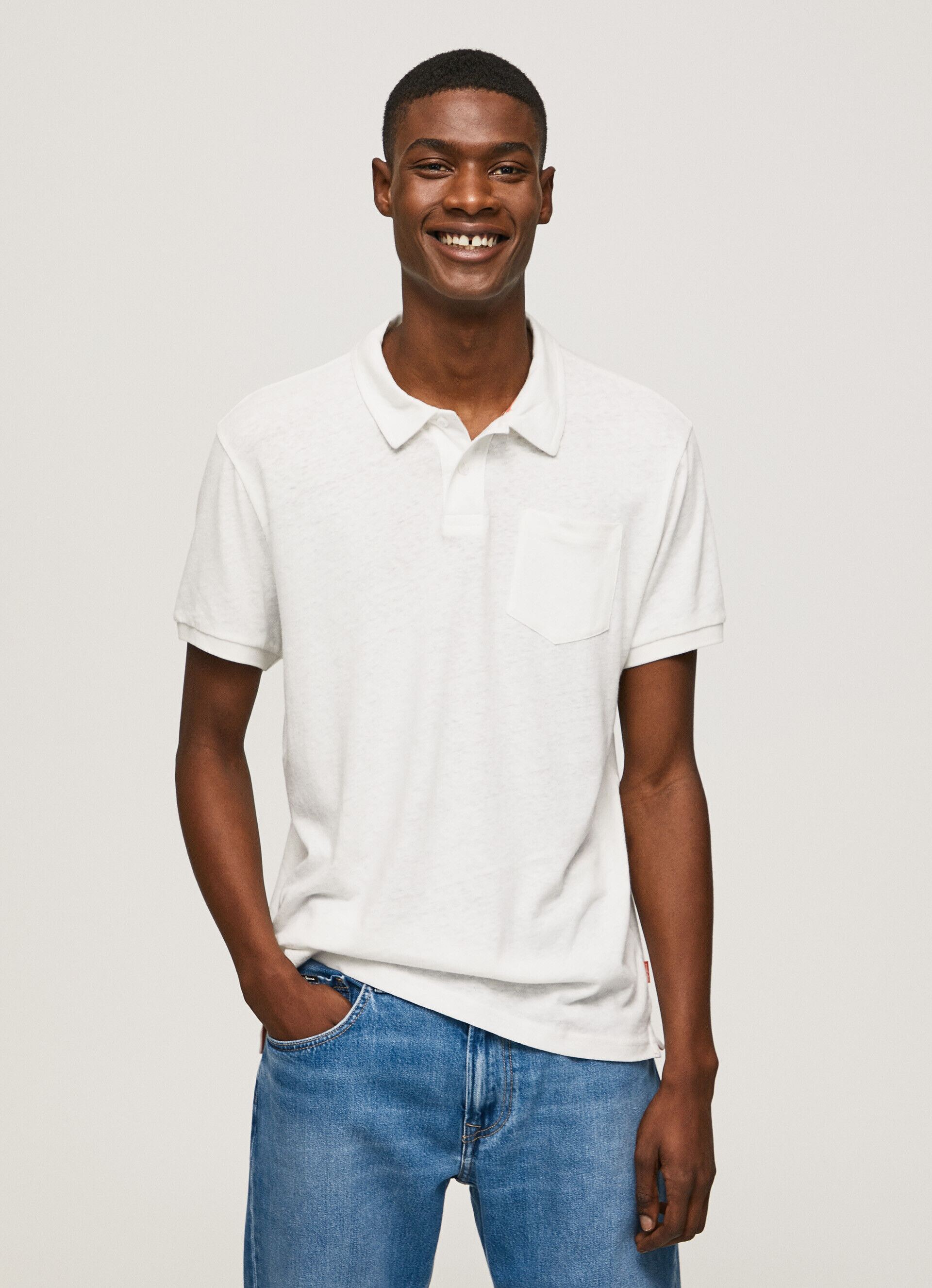 Camisa polo de linho de corte regular - branco-sujo