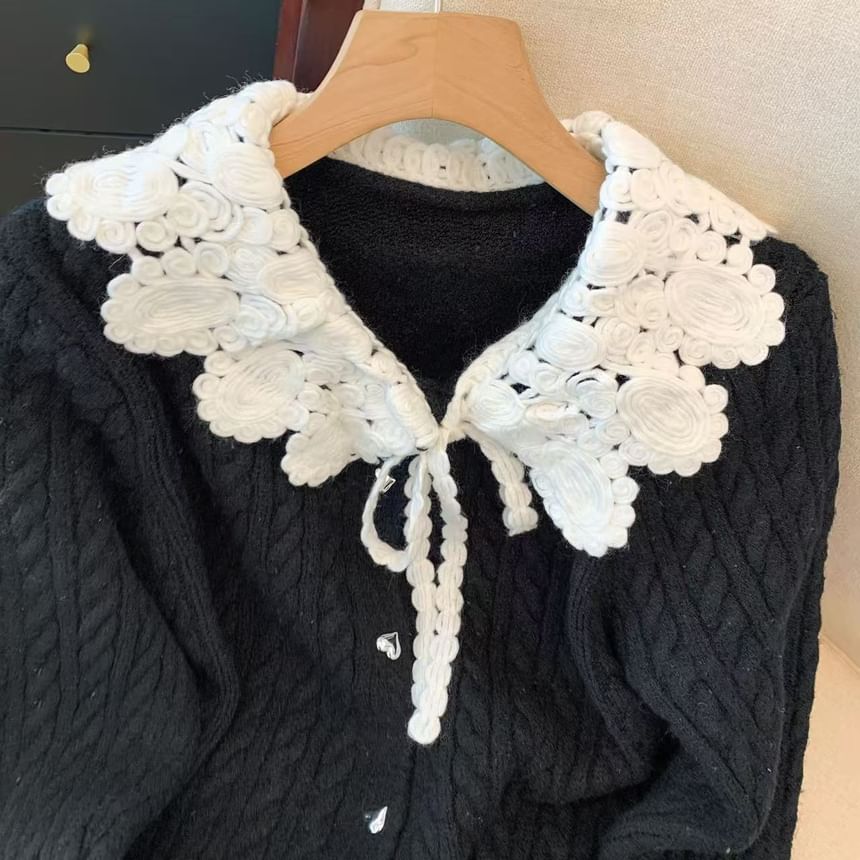 Dute - Kabelgebreide cardigan met effen kant en hartknoopjes