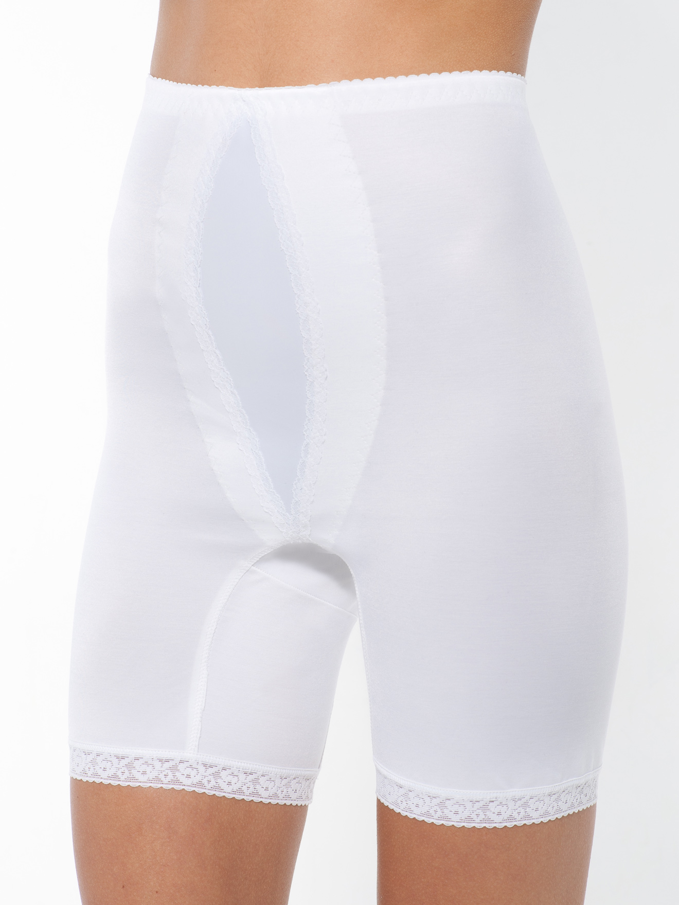 Panty à plastron ventral gainant