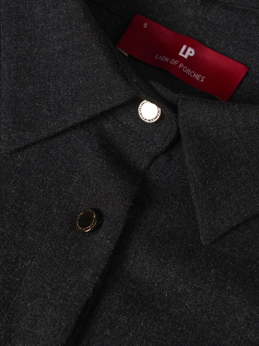 Camisa oversize assimétrica
