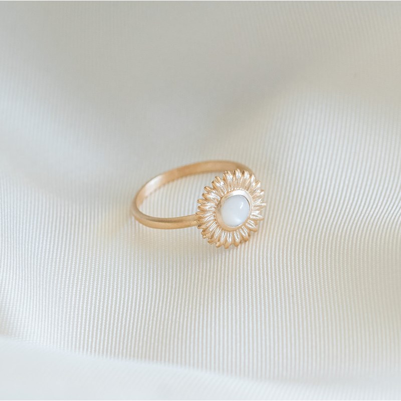 Bague Petite Fleur Pierre de Lune Plaqué Or Pierre Blanche